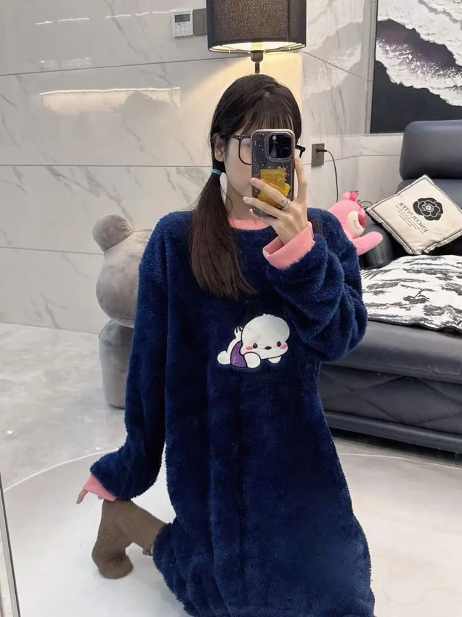 Women's Winter Thickened Flannel Nightgown photo 3 (style SM-39B3B9)
