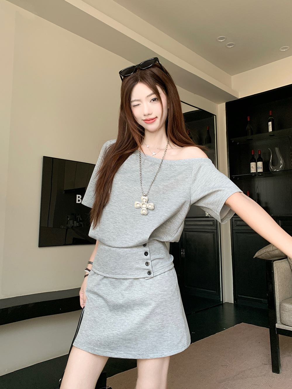 Korean Design Hot One Shoulder Short Sleeve Top Women Summer New Slim photo 3 (style 1039096567405)