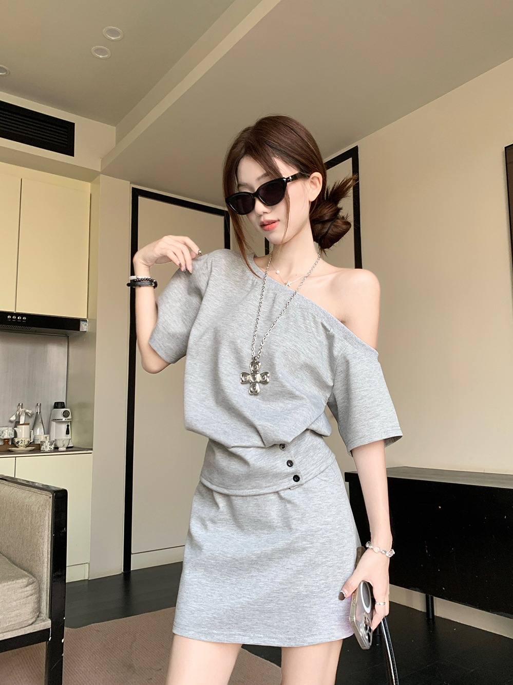 Korean Design Hot One Shoulder Short Sleeve Top Women Summer New Slim photo 4 (style 1039096567405)