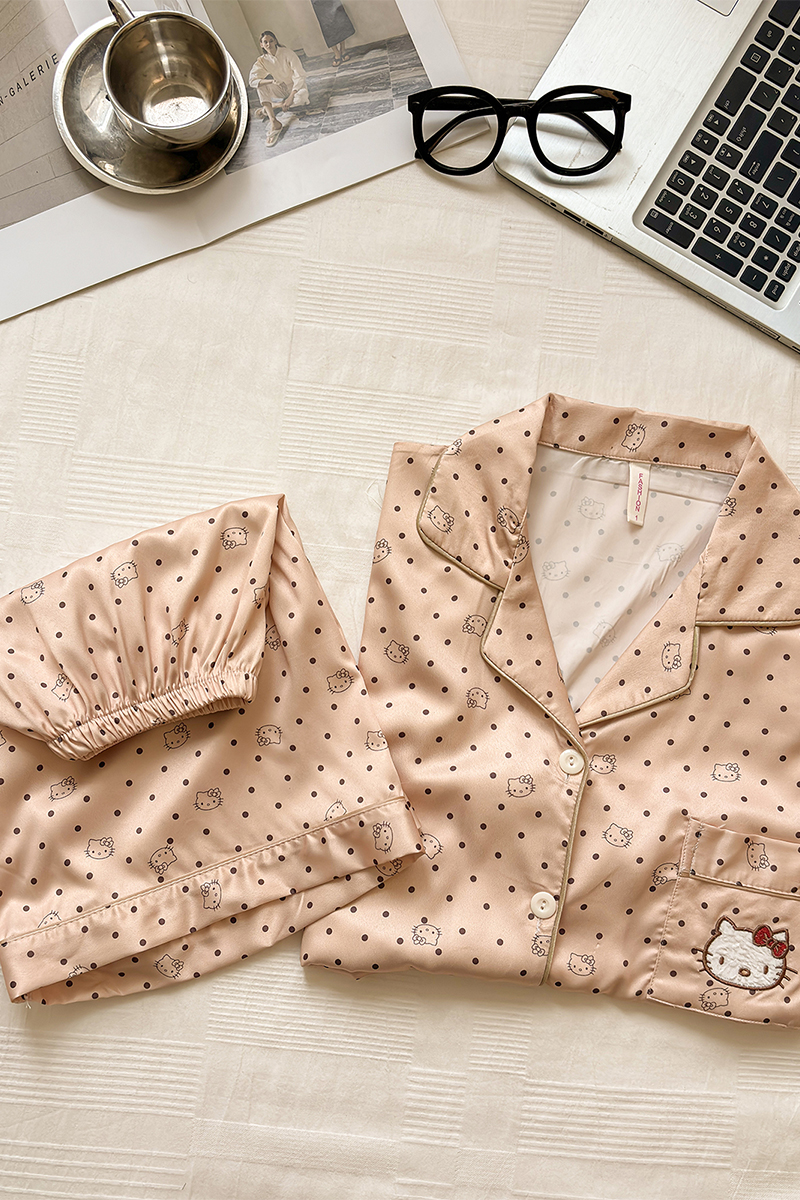 Women's Summer Polka Dot Ice Silk Short Sleeve & Shorts Loungewear Set photo 4 (style SM-DF2F56)