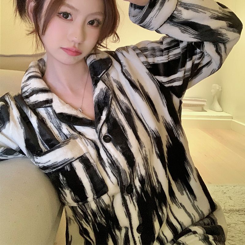 Autumn Winter Coral Fleece Homewear Women Short Sleeve Shorts 2 Pcs Thick Warm Wholesale
