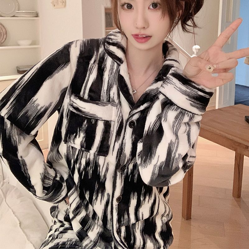 Autumn Winter Coral Fleece Homewear Women Short Sleeve Shorts 2 Pcs Th photo 3 (style 80637)