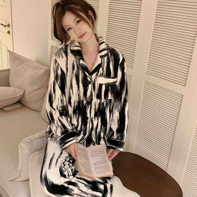 Autumn Winter Coral Fleece Homewear Women Short Sleeve Shorts 2 Pcs Th photo 7 (style 80637)