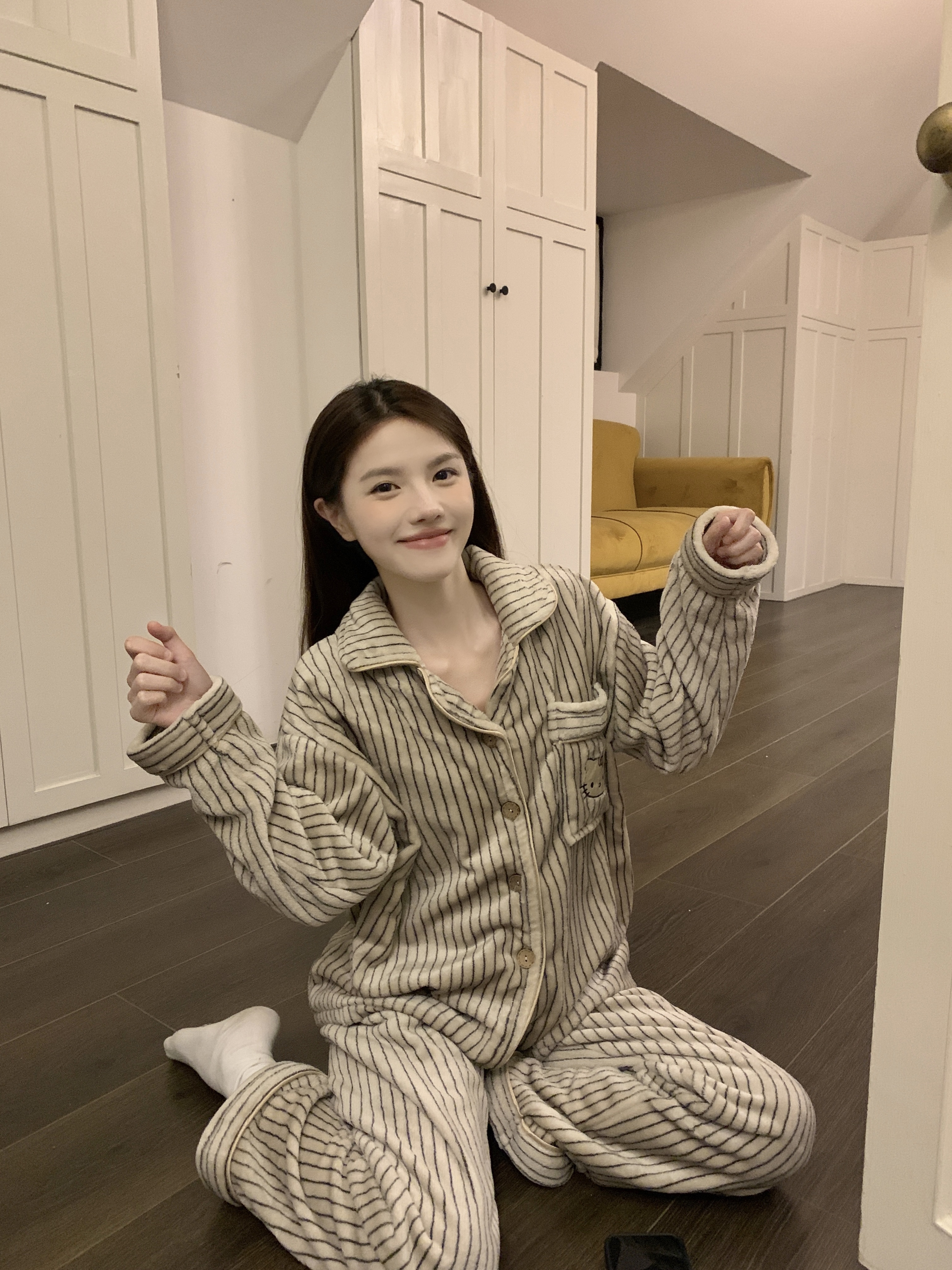Autumn Winter Flannel Homewear Women Short Sleeve Shorts 2 Pcs Thick W photo 4 (style 829372)