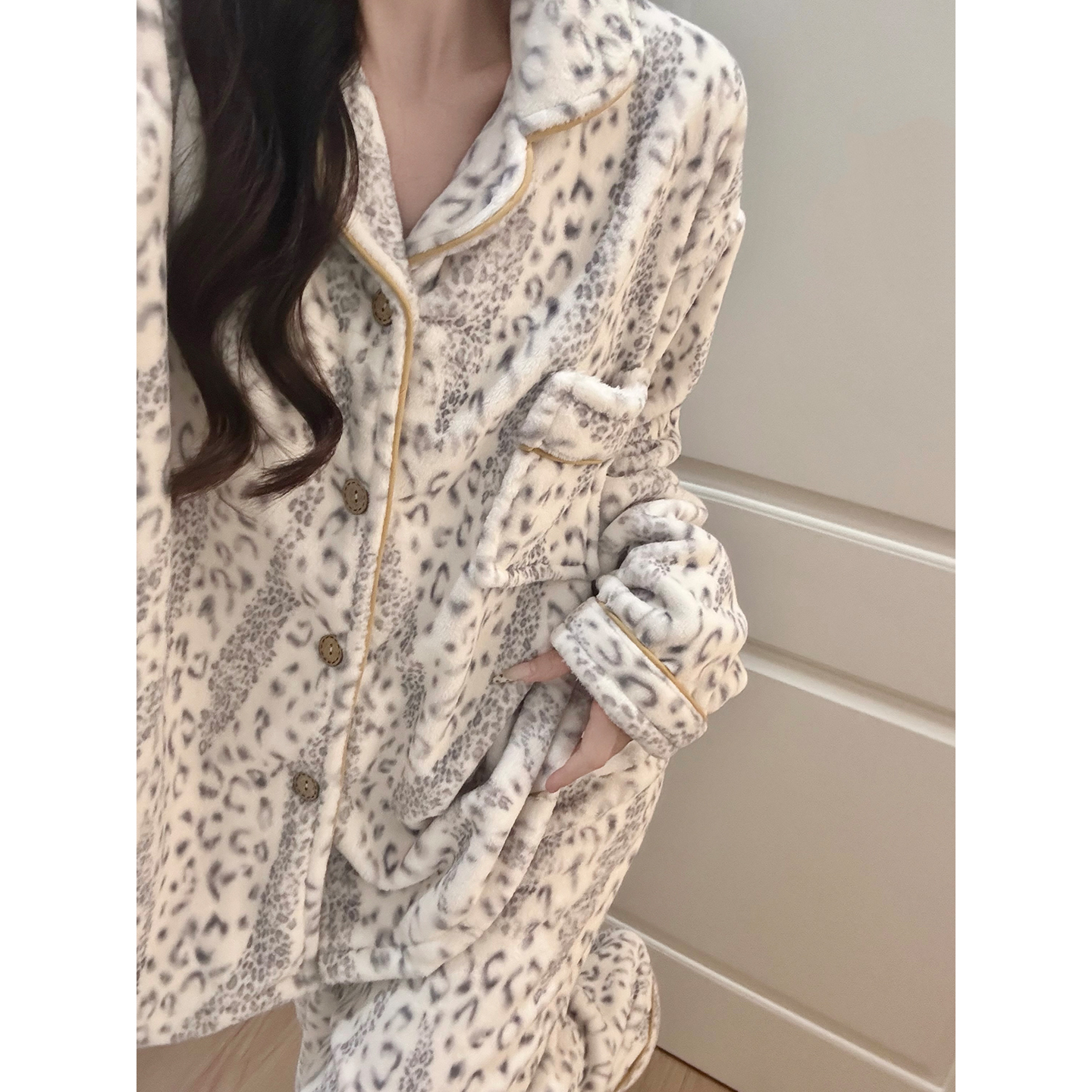 Autumn Winter Flannel Homewear Women Short Sleeve Shorts 2 Pcs Thick W photo 3 (style 848352)